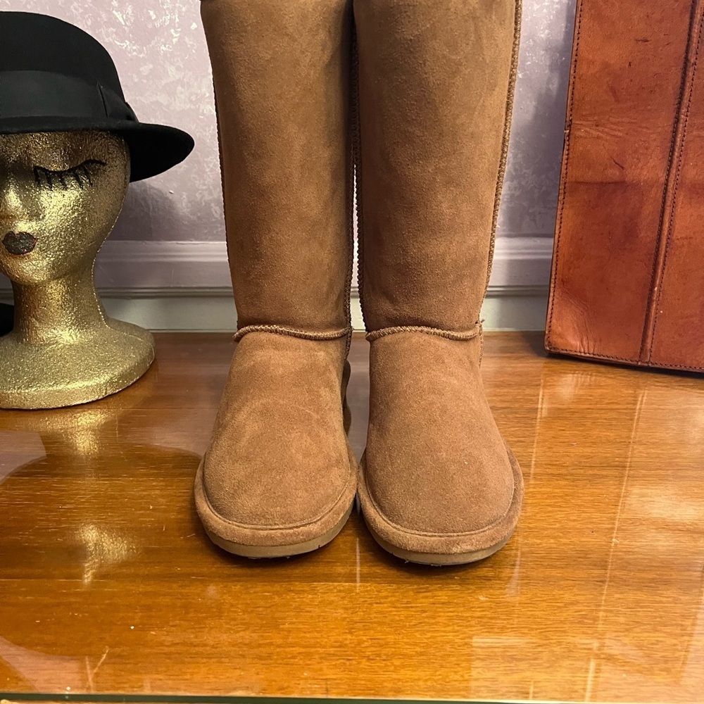 Woman’s SZ 9, Bearpaw, tan, suede leather, snow boot. - Picture 8 of 11